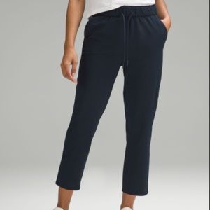 Lululemon Stretch High-Rise Crop (23”) - navy (size 4)